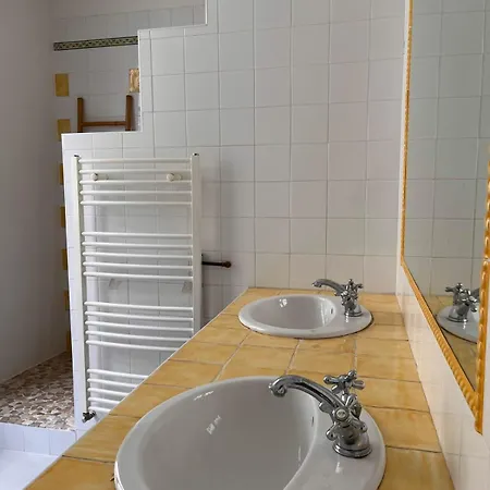 Charmante Maison De Avec Cour Interieur