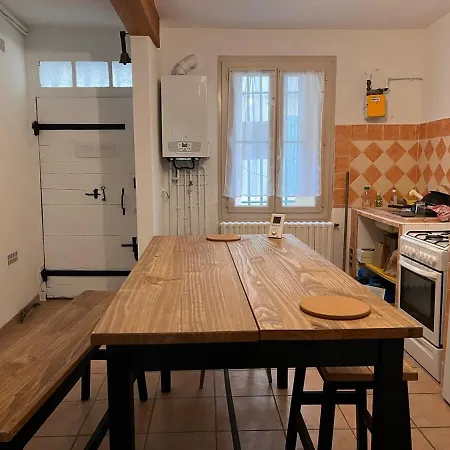 Holiday home Charmante Maison De Avec Cour Interieur